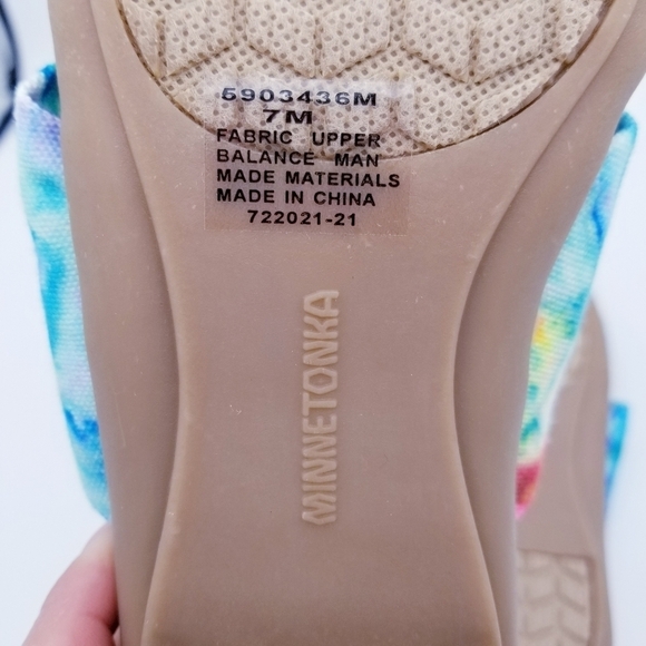 Minnetonka Tie Dye Sarong Sandals NWOT size 7 - Picture 9 of 10